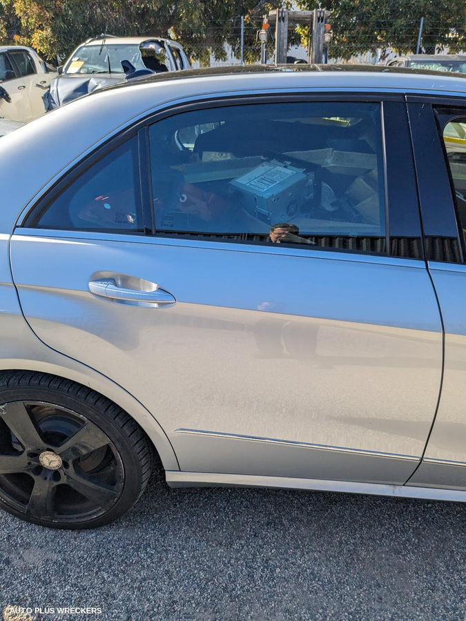 2010 Mercedes E Class Right Front Door Window
