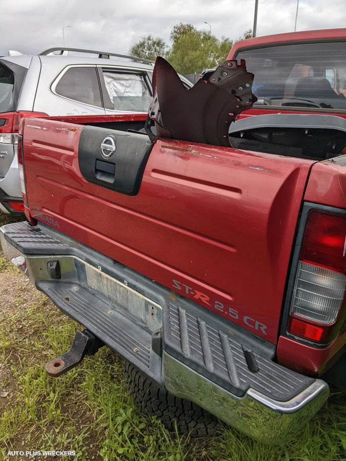 2008 Nissan Navara Left Guard
