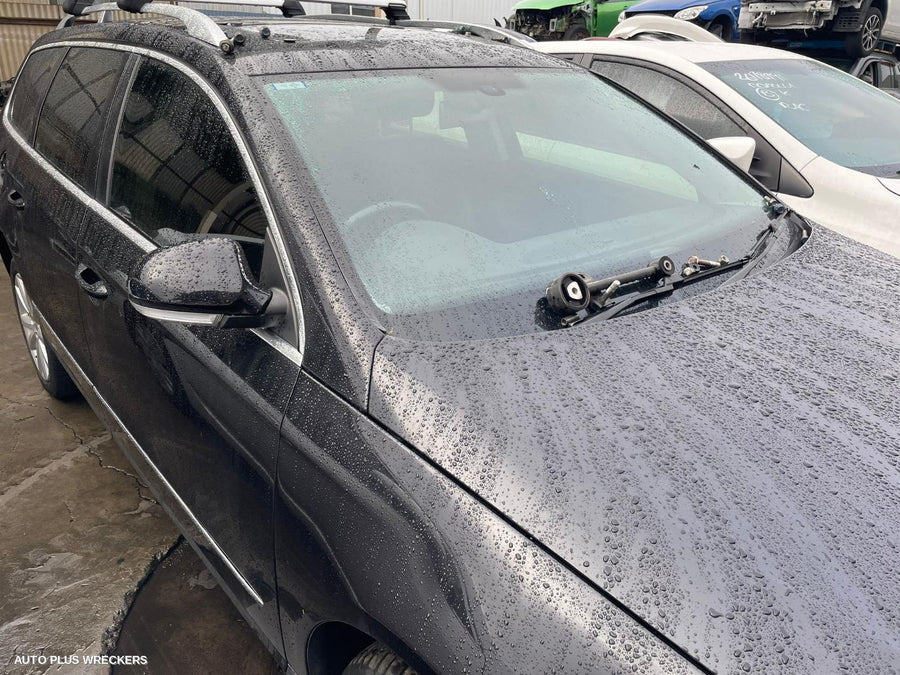 2006 Volkswagen Passat Right Guard