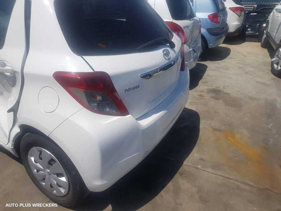 2013 TOYOTA YARIS RIGHT FRONT DOOR WINDOW