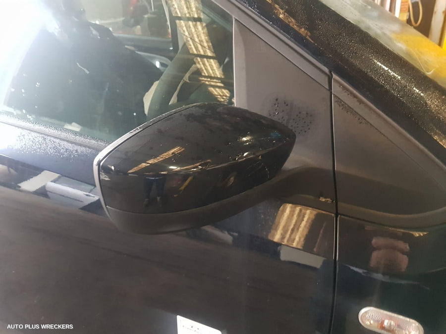 2013 Volkswagen Up Right Front Door