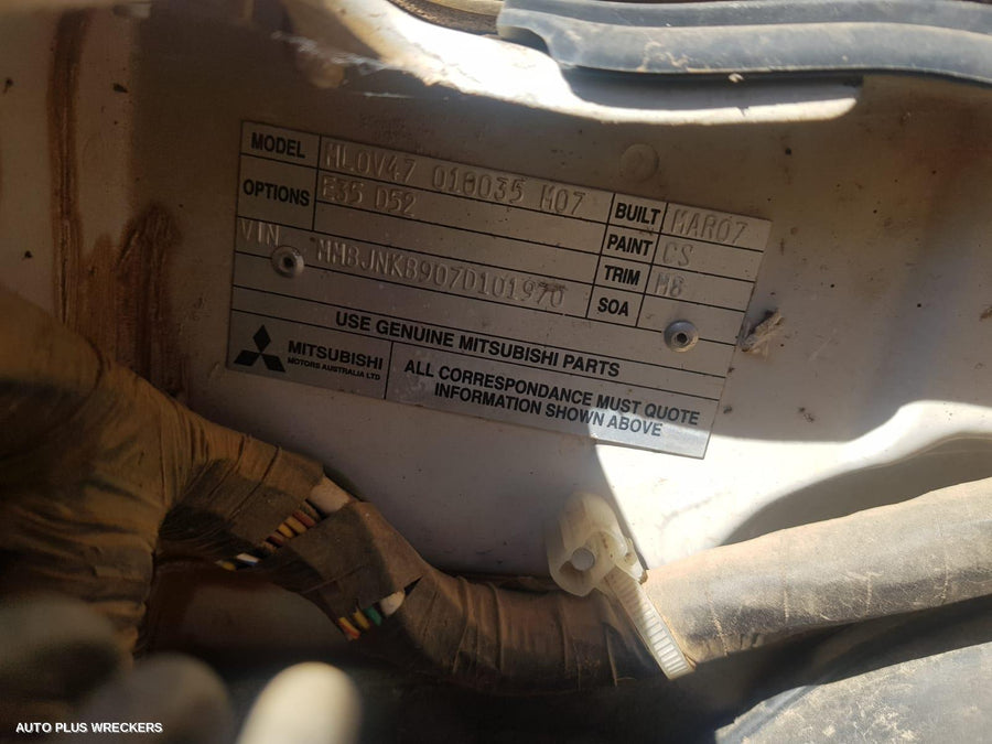 2008 Mitsubishi Triton Right Rear Door Window