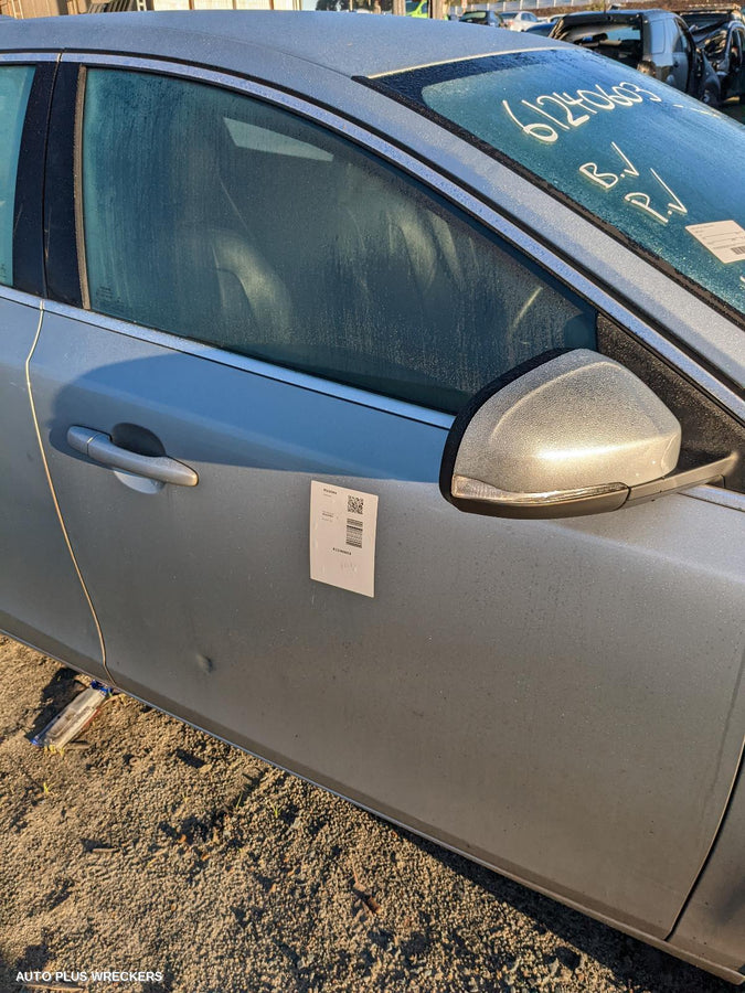2016 Volvo S40 Left Front Door
