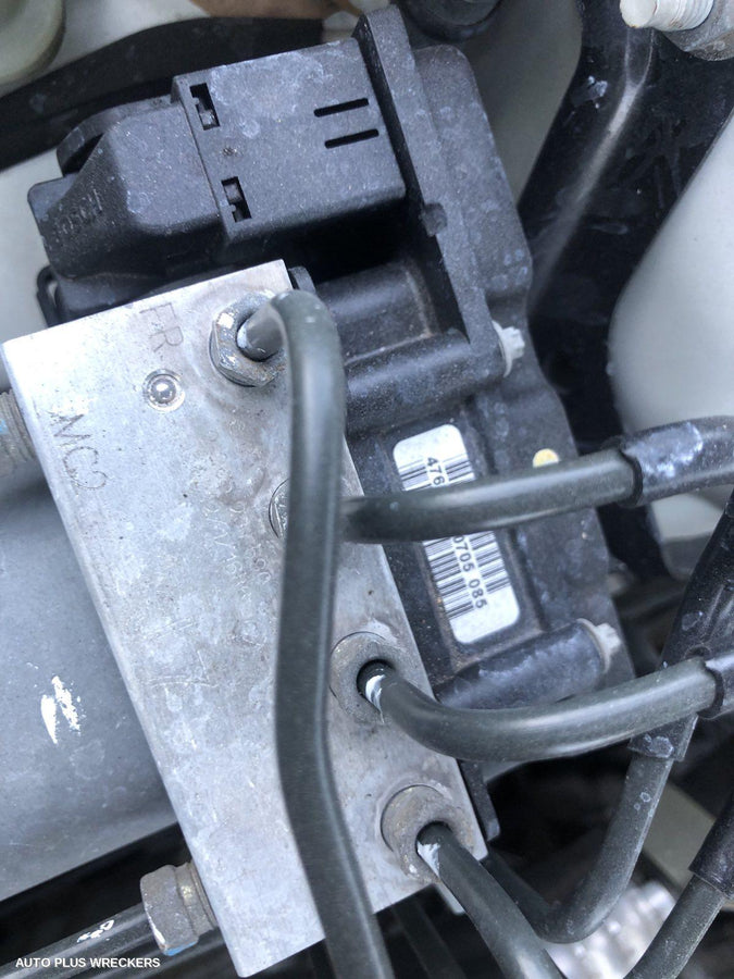 2005 Subaru Outback Left Guard