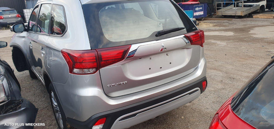 2019 Mitsubishi Outlander Courtesy Light