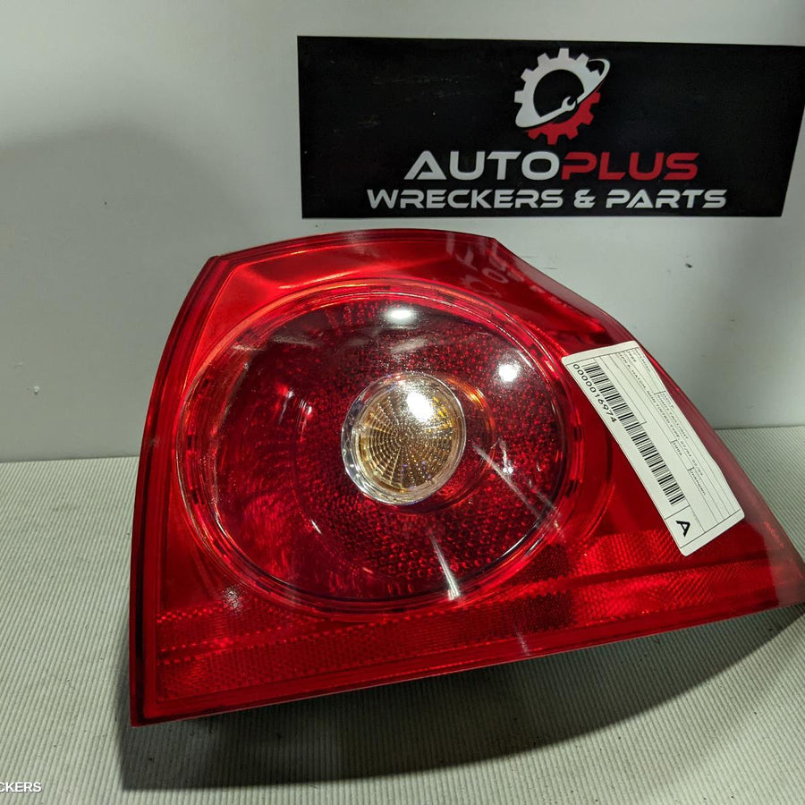 2006 Volkswagen Golf Right Taillight