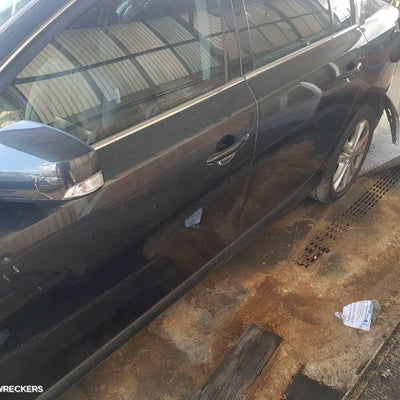 2011 Renault Latitude Left Front Door