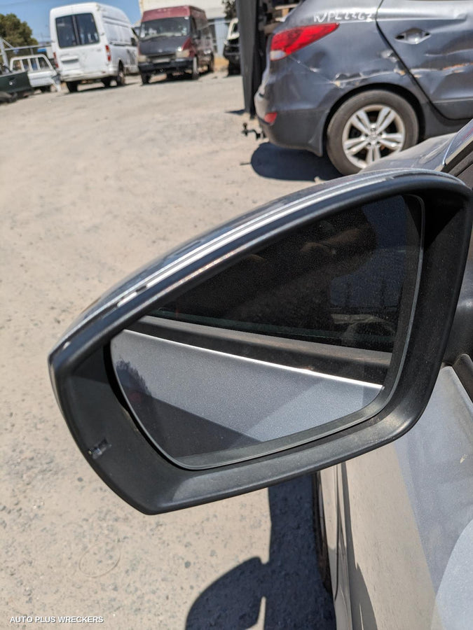 2010 Volkswagen Polo Right Taillight