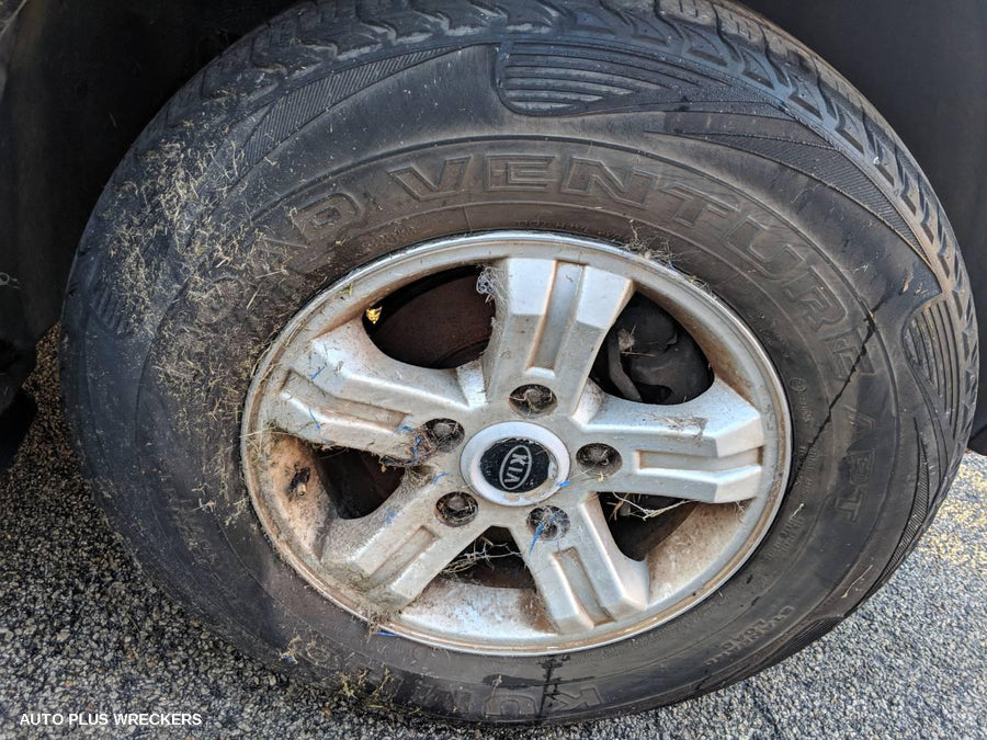 2004 Kia Sorento Right Guard