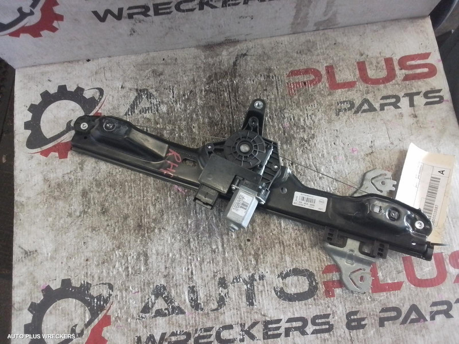2017 Nissan Qashqai Right Front Window Reg Motor