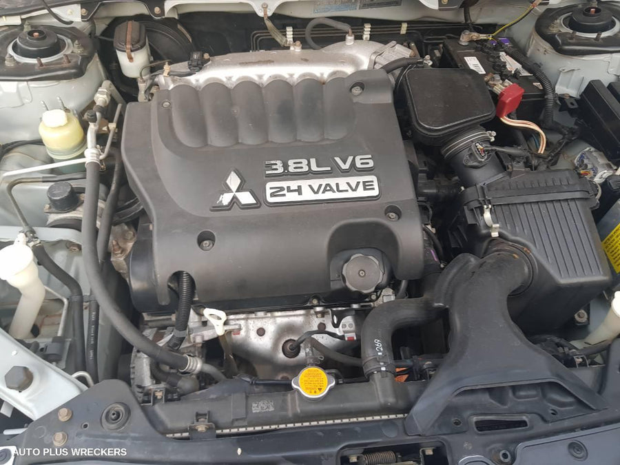 2005 Mitsubishi 380 Left Headlamp