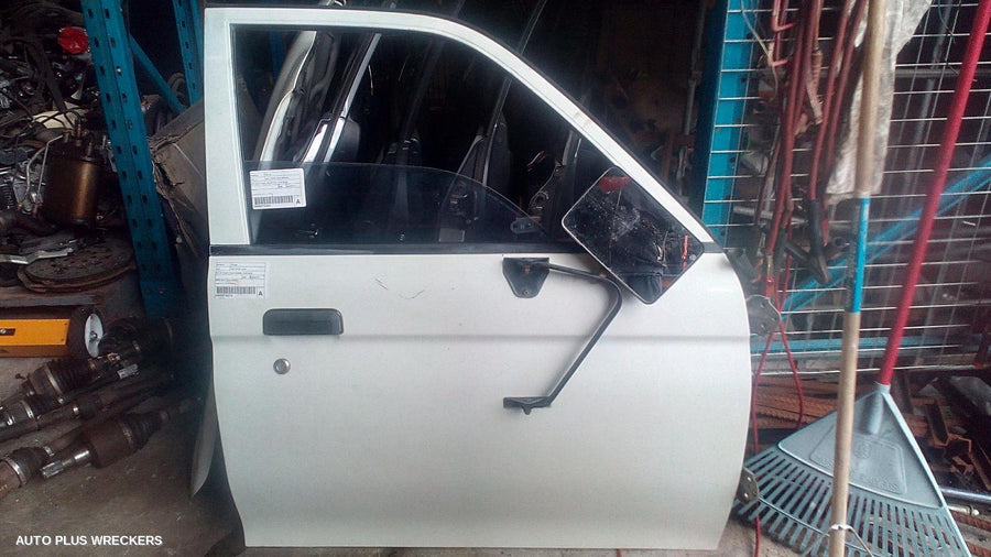 2005 Mitsubishi Triton Right Front Door