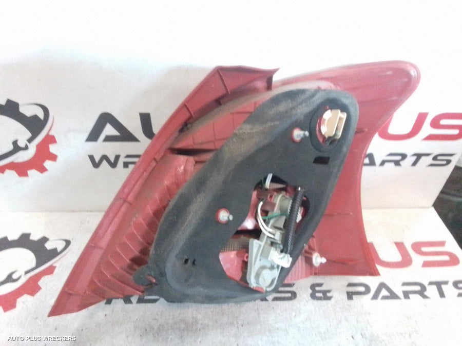 2005 Toyota Yaris Left Taillight