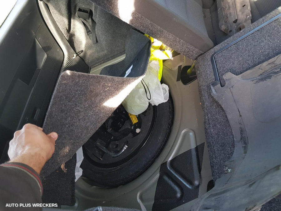 2009 Volkswagen Golf Right Rear Door Sliding