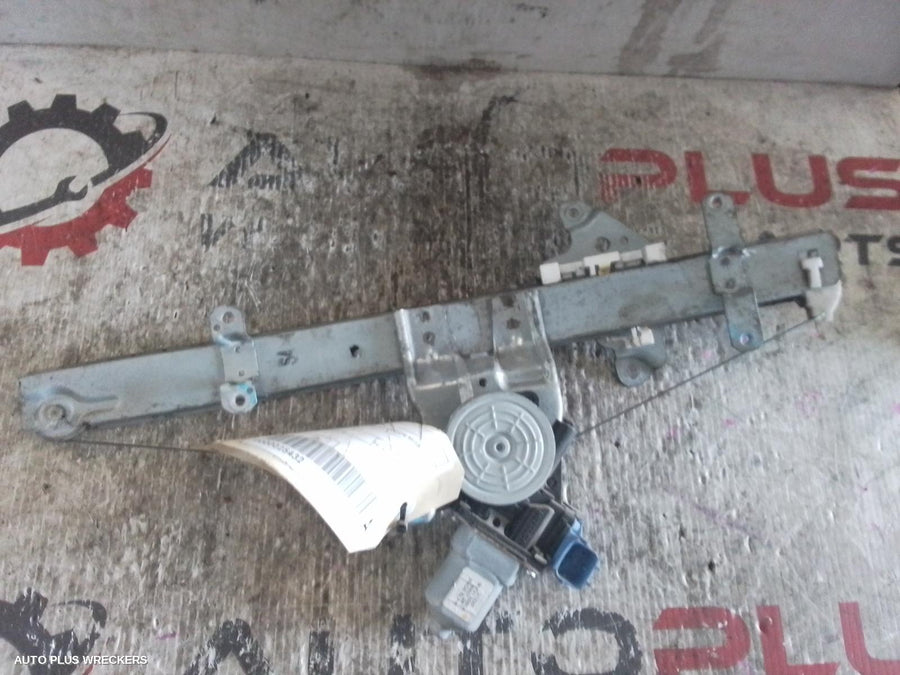 2012-2017 Nissan Pulsar Right Front Window Reg Motor