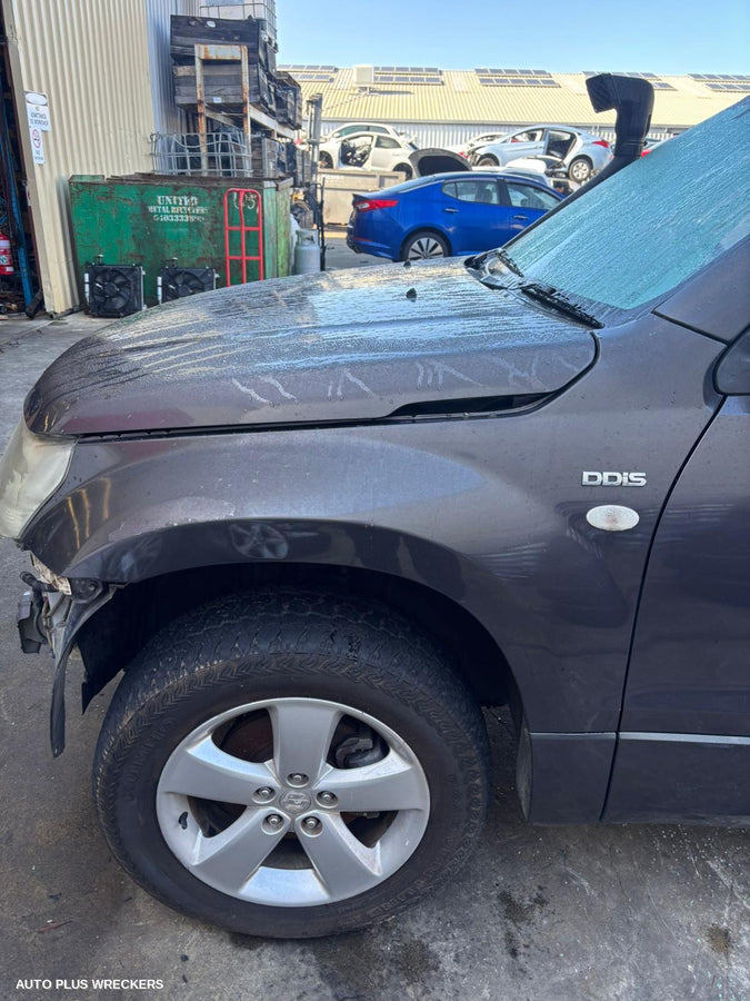 2010 Suzuki Vitara Right Front Door