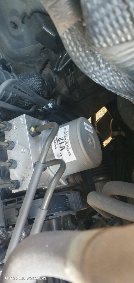 2013 Hyundai I40 Radiator Support