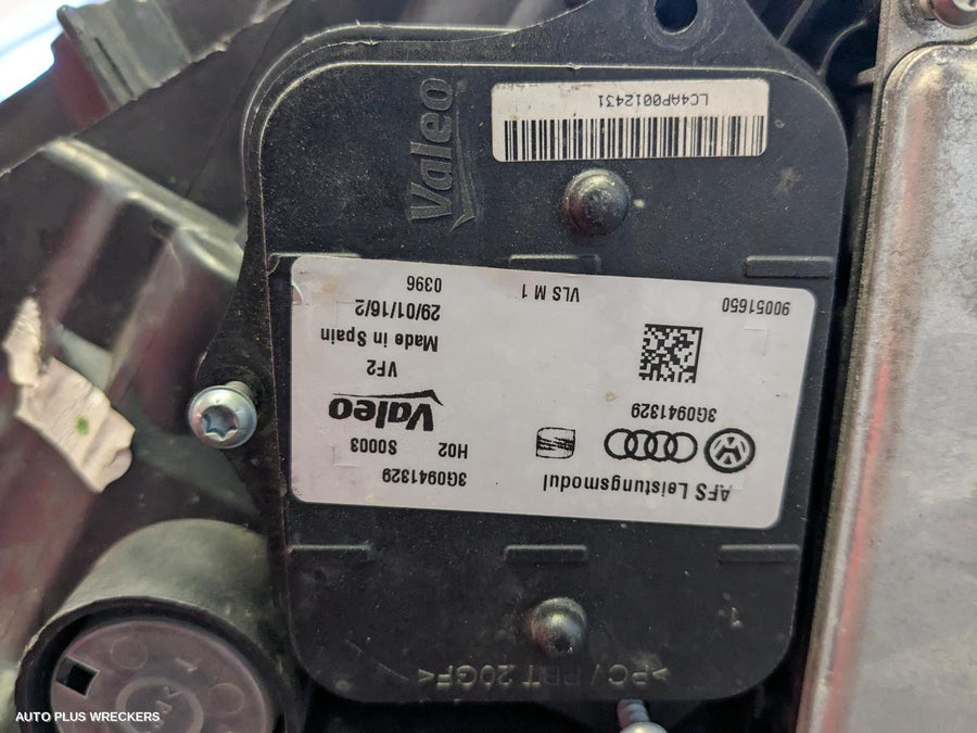 2015-2019 Volkswagen Passat Right Headlamp