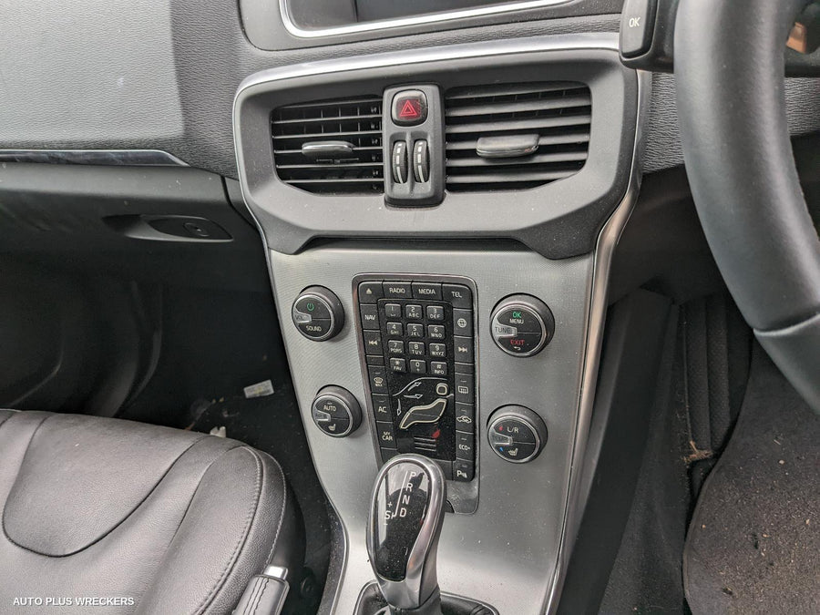 2018 Volvo S40 Left Front Door Window