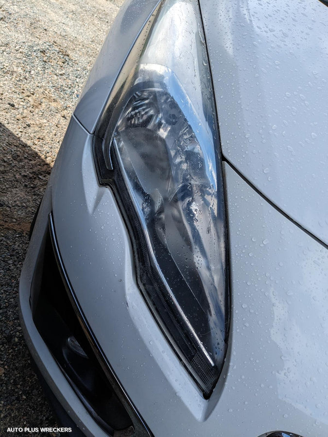 2016 Peugeot 3008 Left Front Door Window