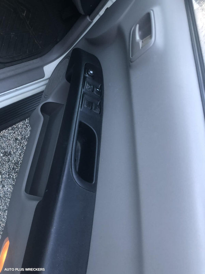 2007 Mitsubishi Triton Left Guard