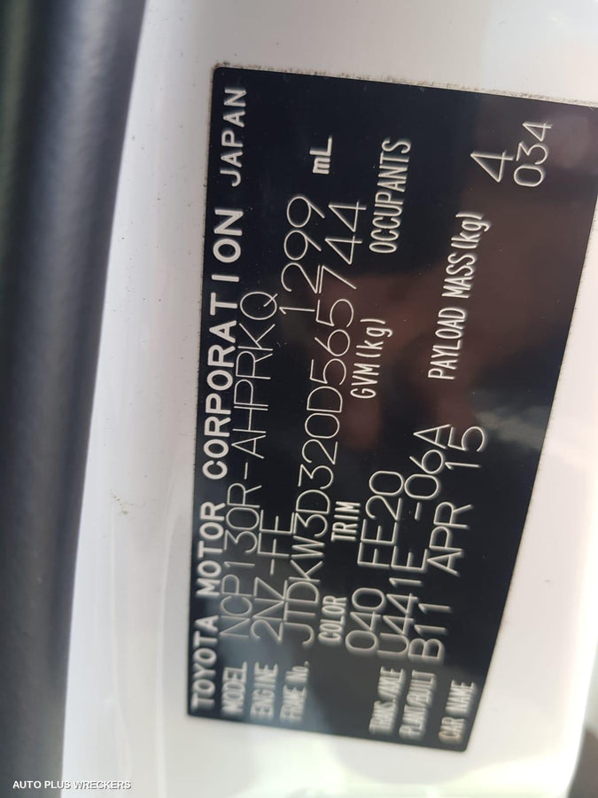 2015 Toyota Yaris Right Front Door Window