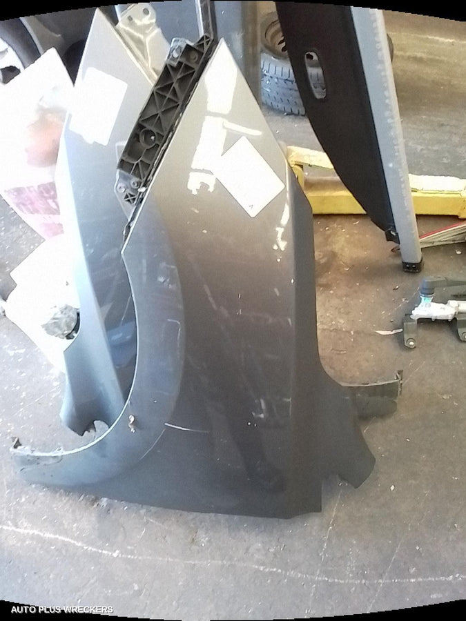 2011 Hyundai Ix35 Left Guard