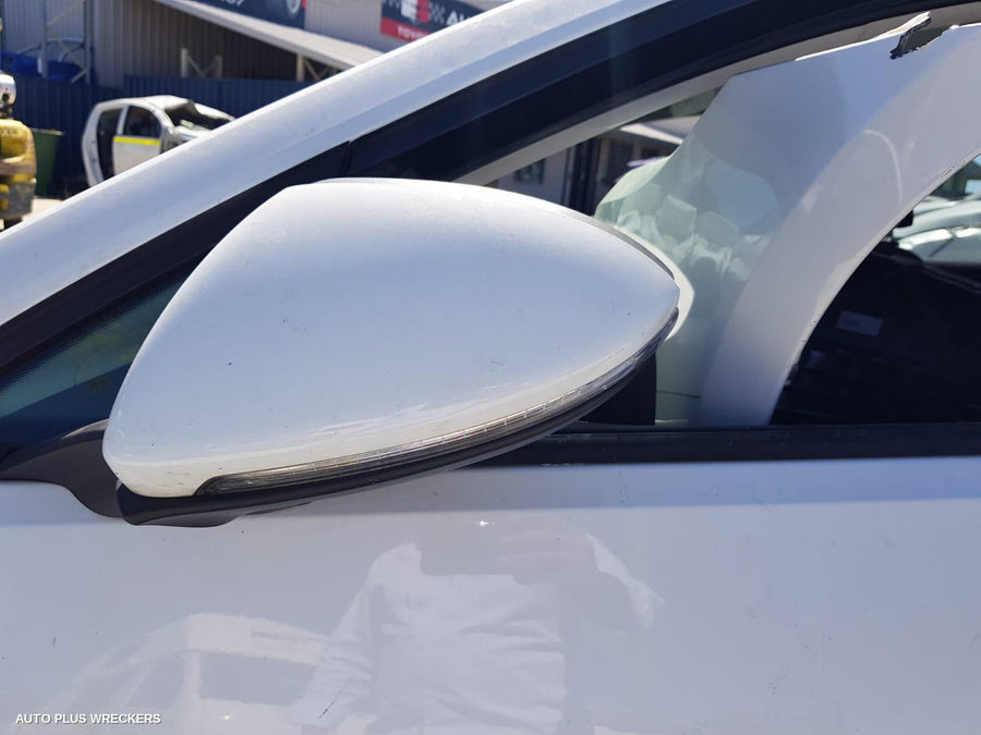 2014 Volkswagen Golf Left Front Door Window