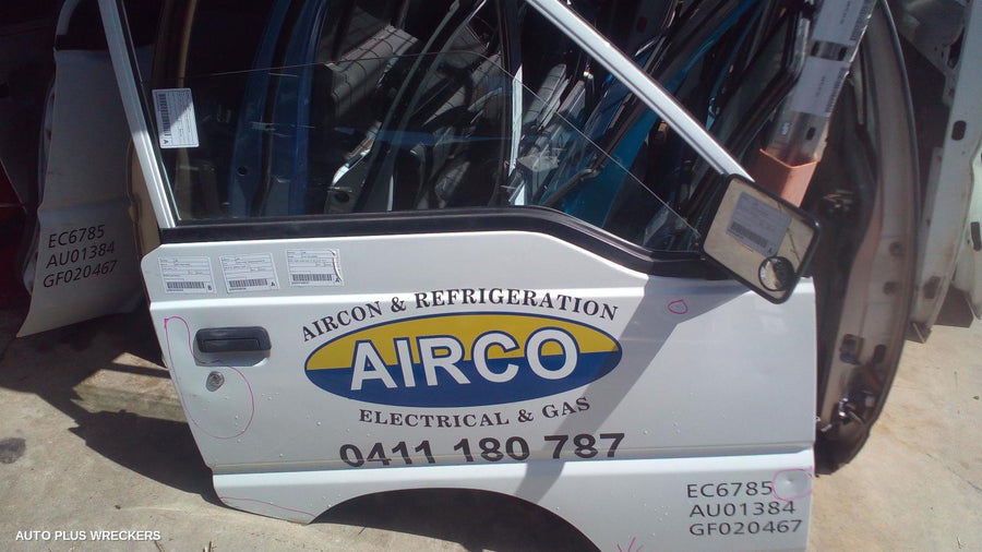 2012 Mitsubishi L300 Right Front Door