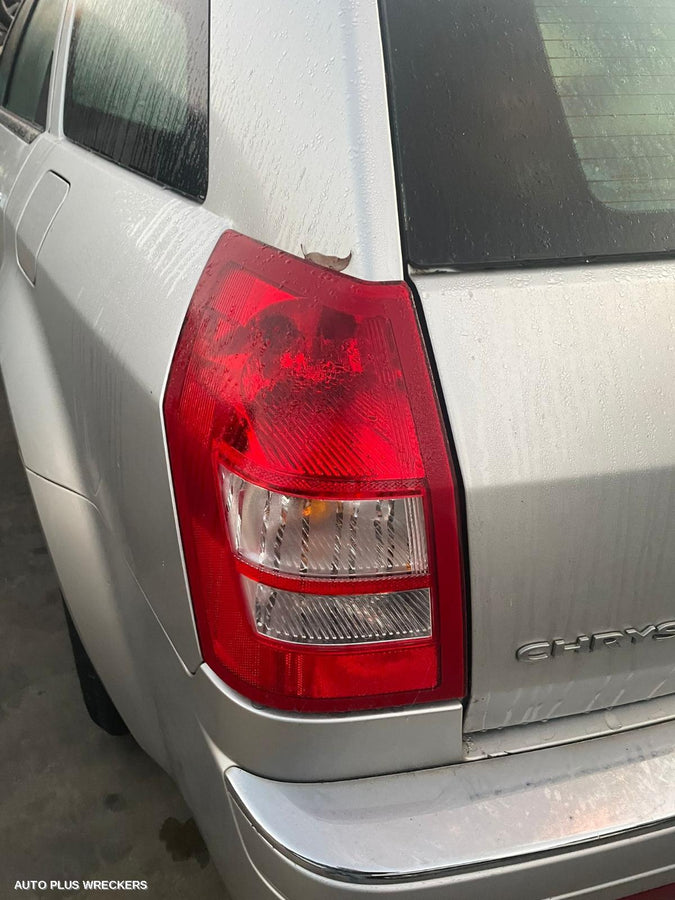 2006 Chrysler 300c Left Front Window Reg Motor