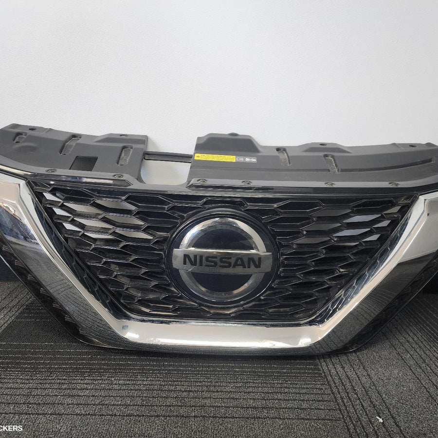 2017-2021 Nissan Qashqai Grille