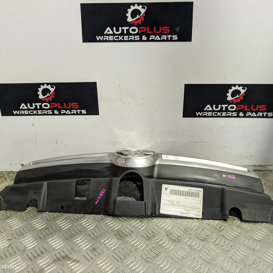 2008 Holden Commodore Grille