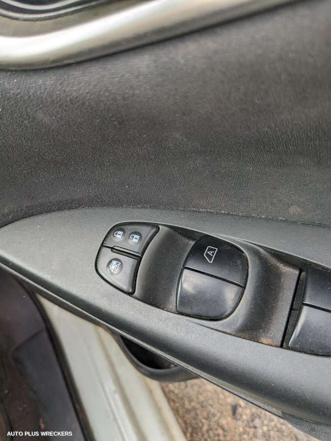 2015 Nissan Pulsar Door Boot Gate Lock