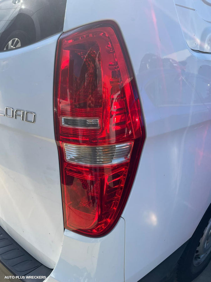 2010 Hyundai Iload/imax Overflow Bottle