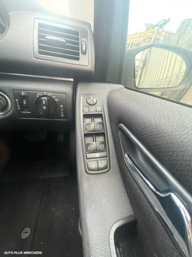 2006 Mercedes B Class Left Front Door