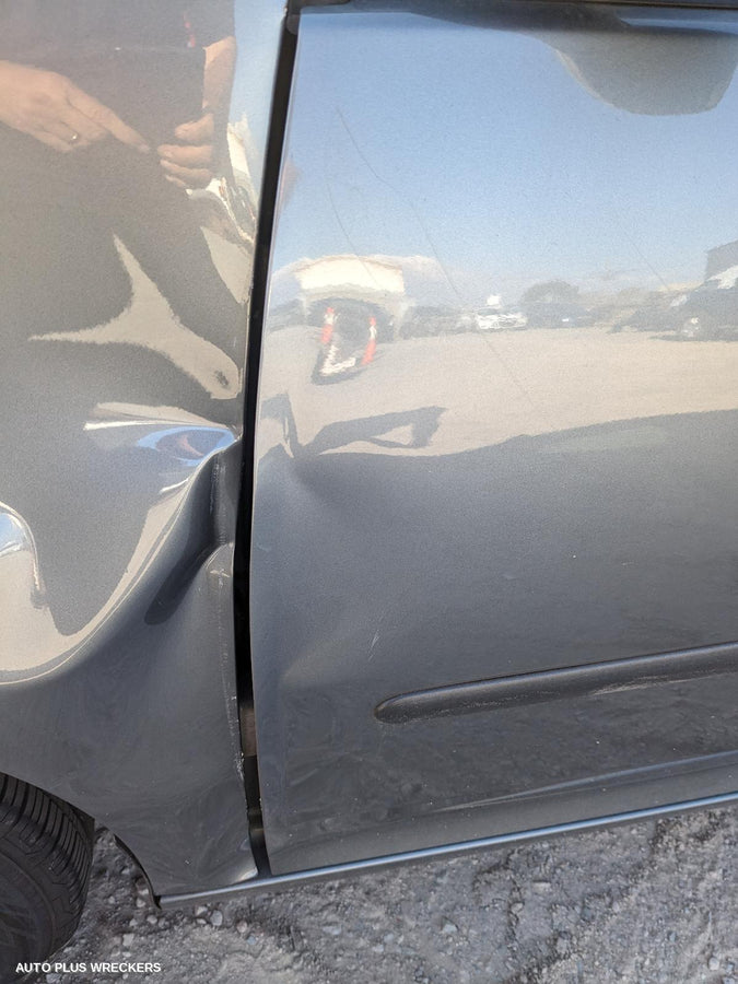 2005 Volkswagen Golf Left Taillight