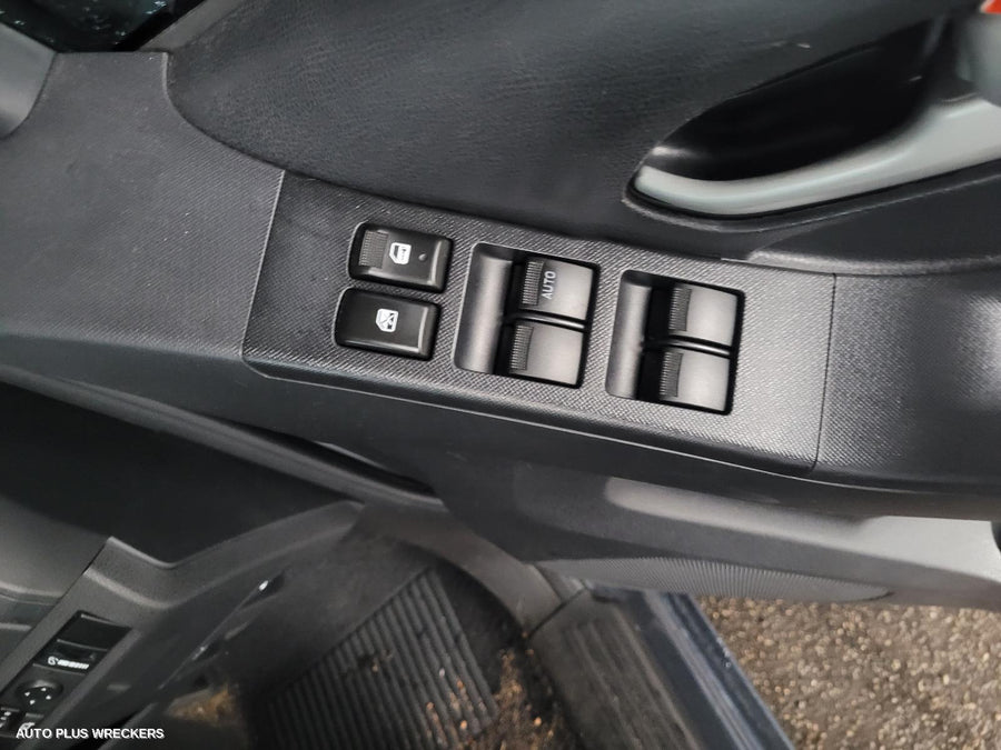 2014 Isuzu Dmax Right Taillight