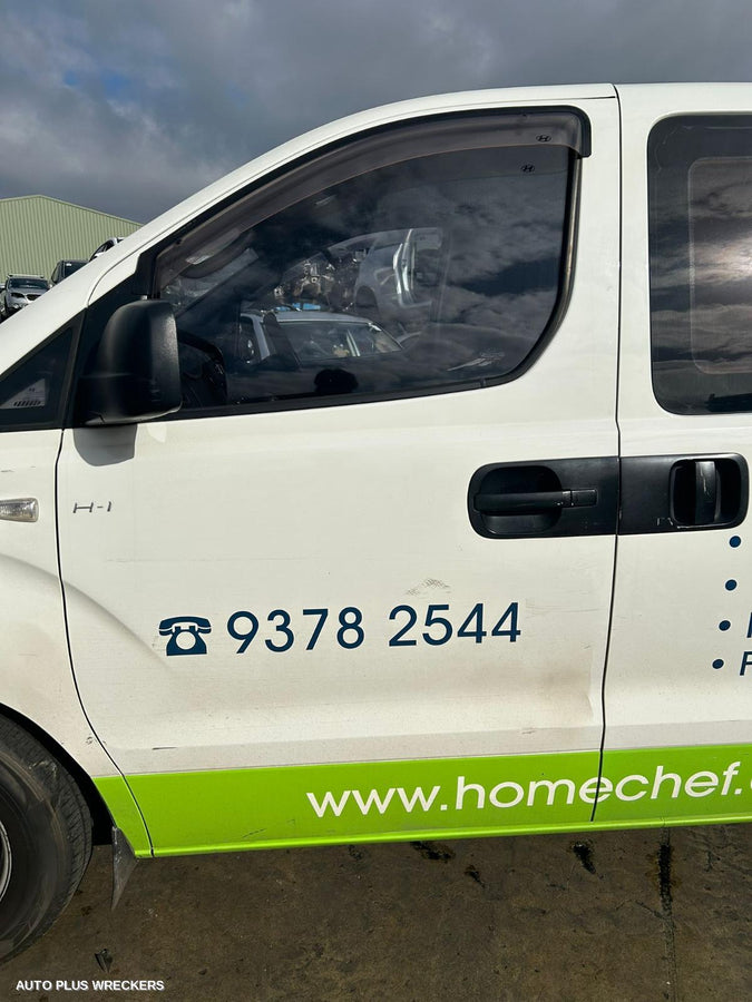 2009 Hyundai Iload/imax Courtesy Light