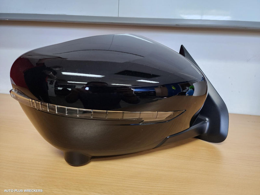 2024 Nissan Navara Right Door Mirror