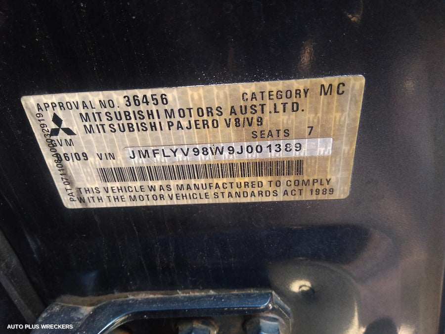 2009 Mitsubishi Pajero Left Rear Door Sliding