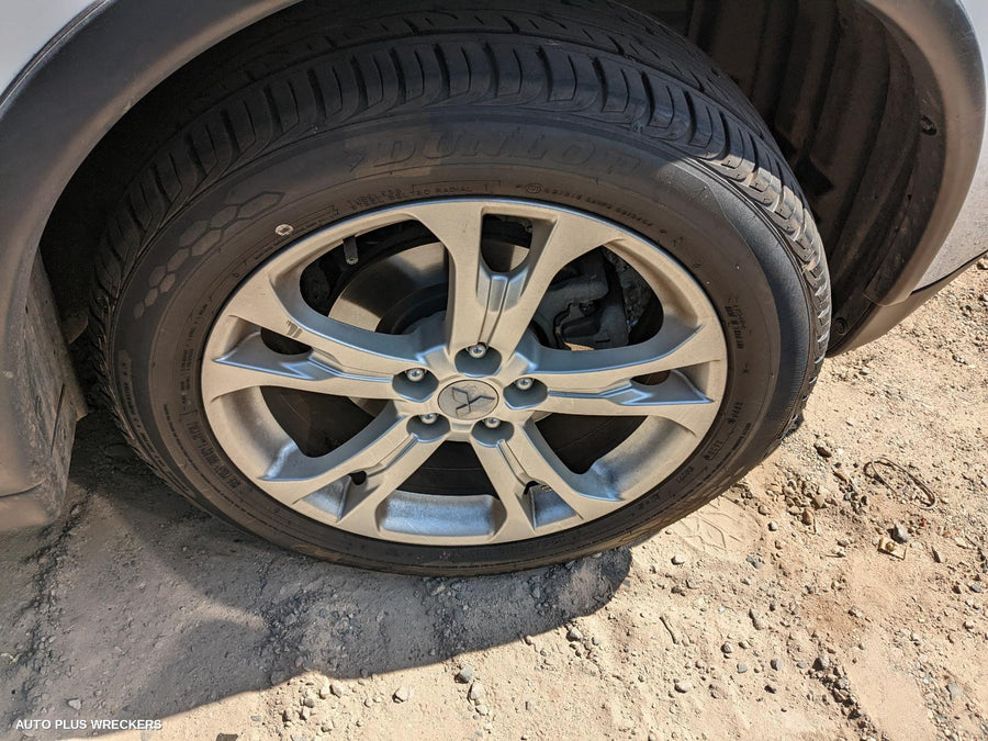 2014 Mitsubishi Outlander Left Front Door