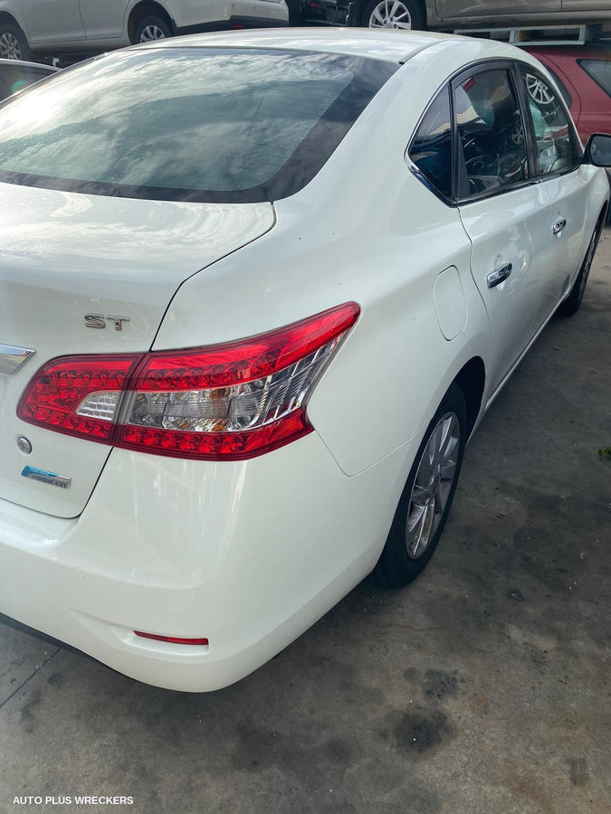 2013 Nissan Pulsar Left Taillight