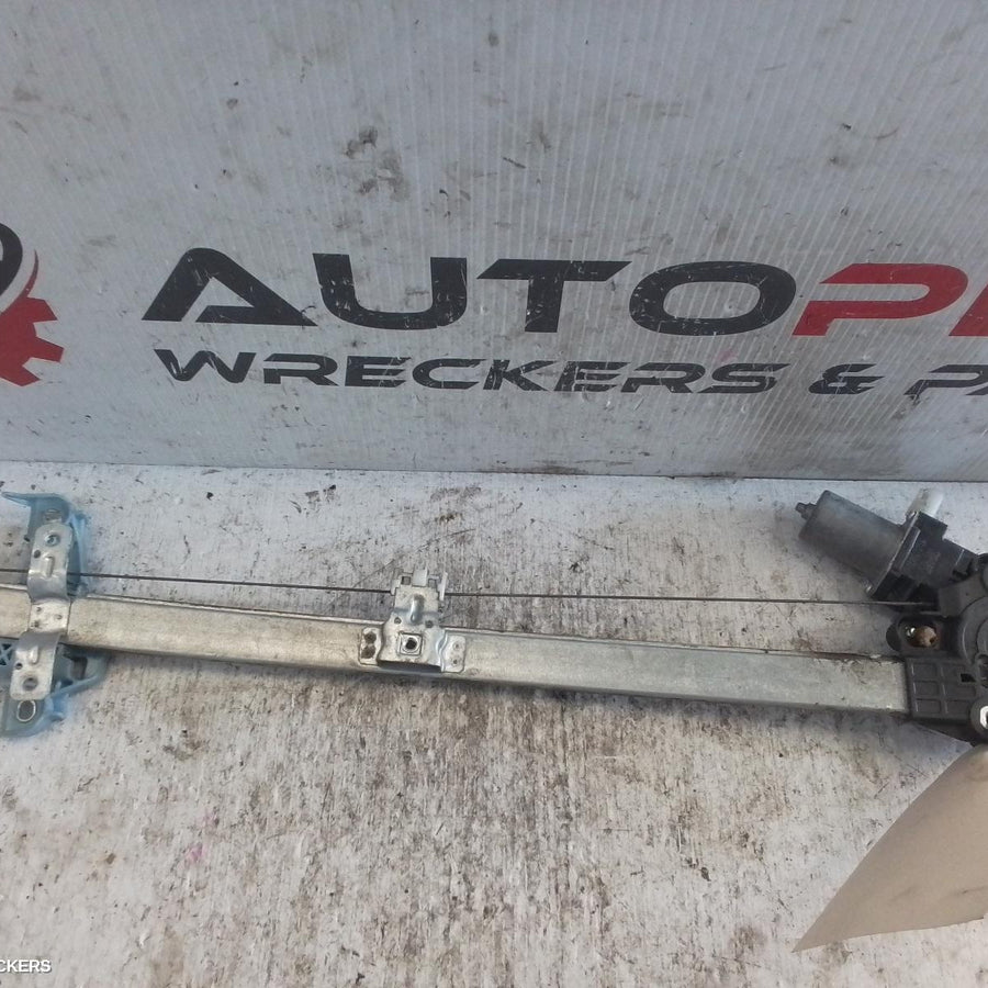 2020 Suzuki Swift Right Front Window Reg Motor