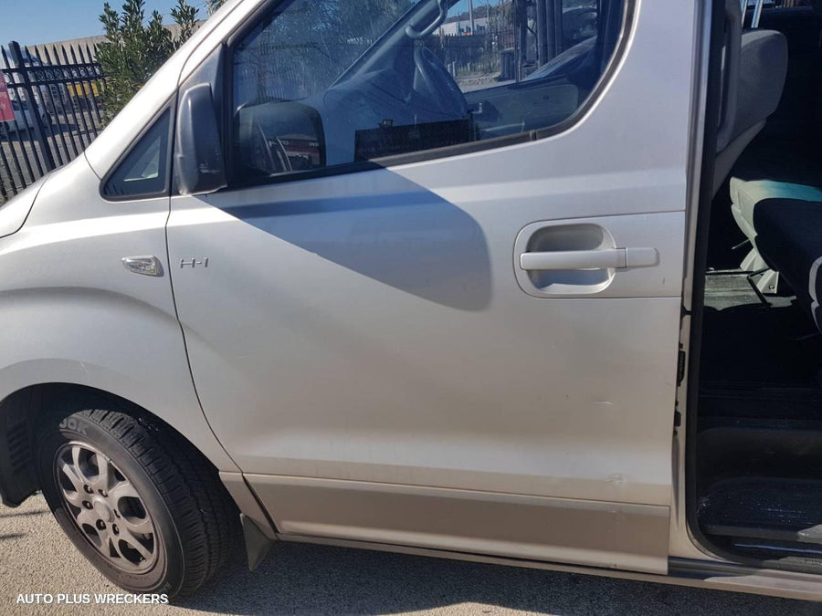 2008 Hyundai Iload/imax Right Front Door
