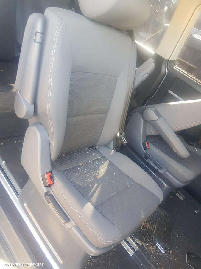 2010 Volkswagen Transporter Right Front Door Window