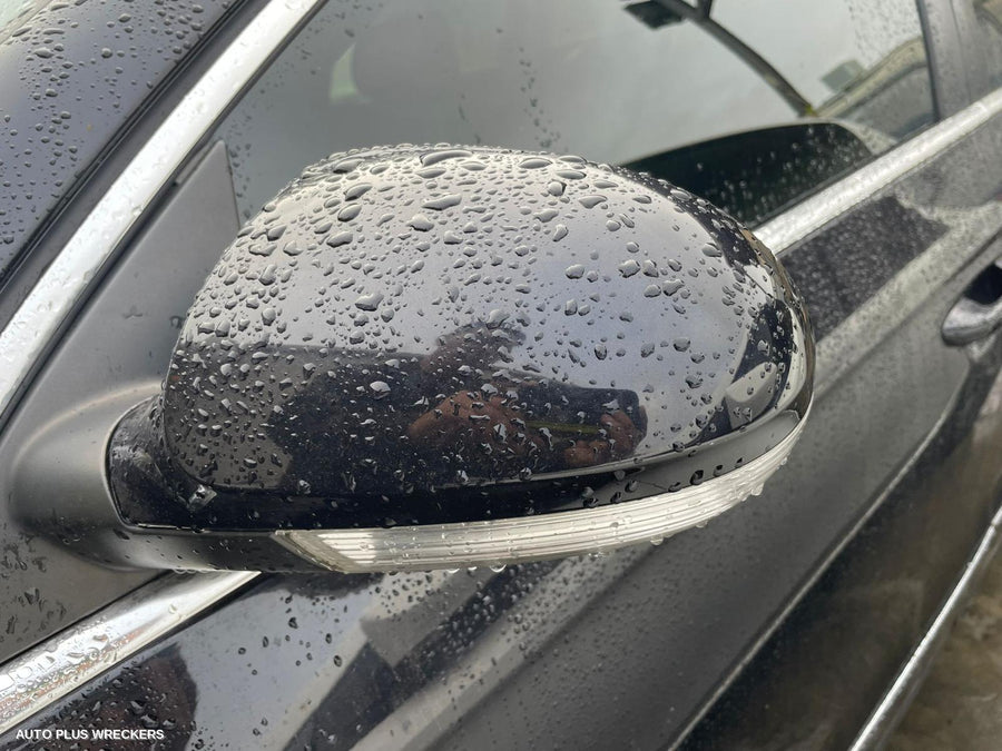 2006 Volkswagen Passat Right Guard