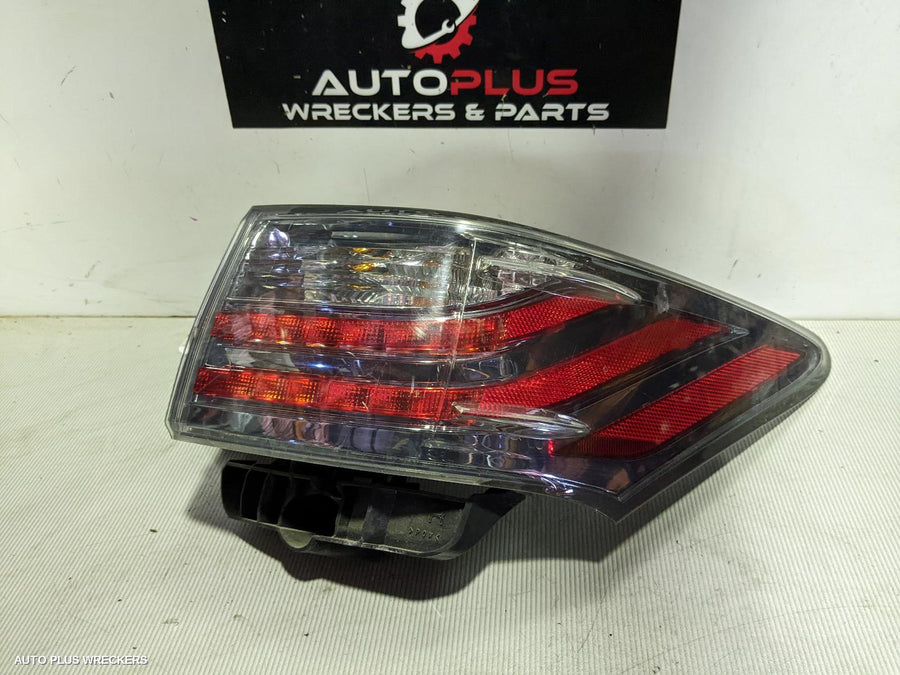 2010-2017 Lexus Ct200h Right Taillight