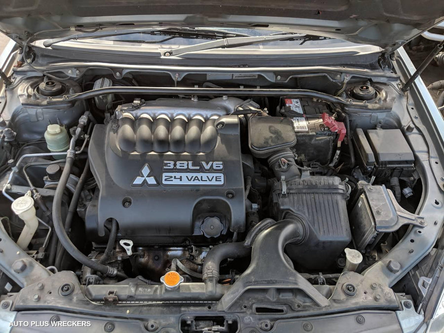 2007 Mitsubishi 380 Right Front Door