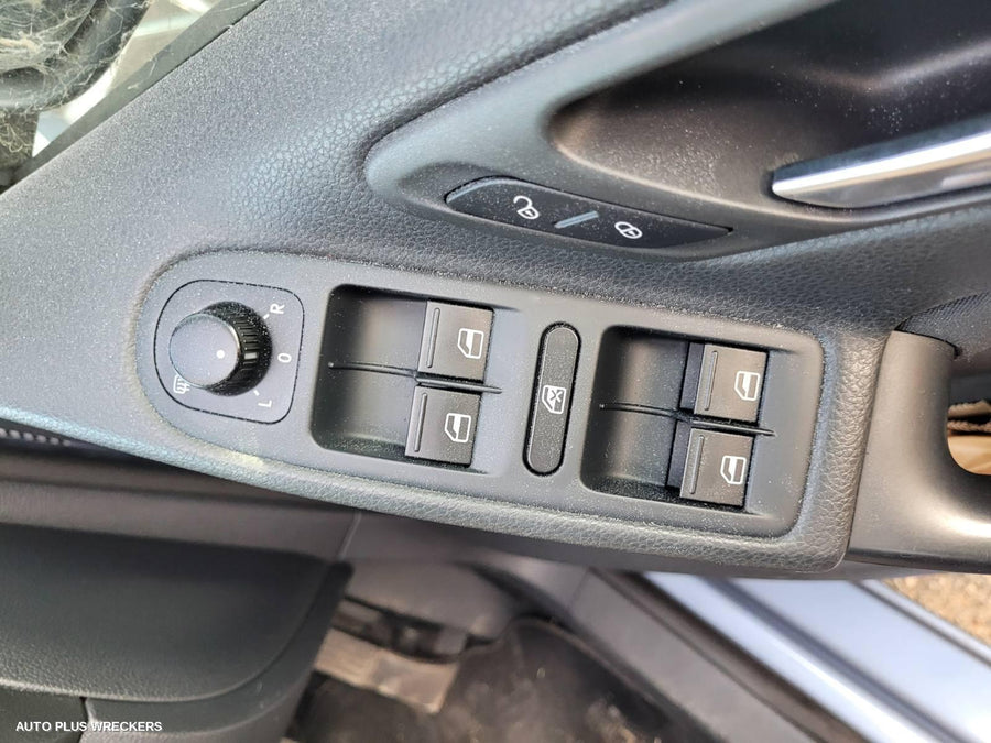 2010 Volkswagen Golf Instrument Cluster