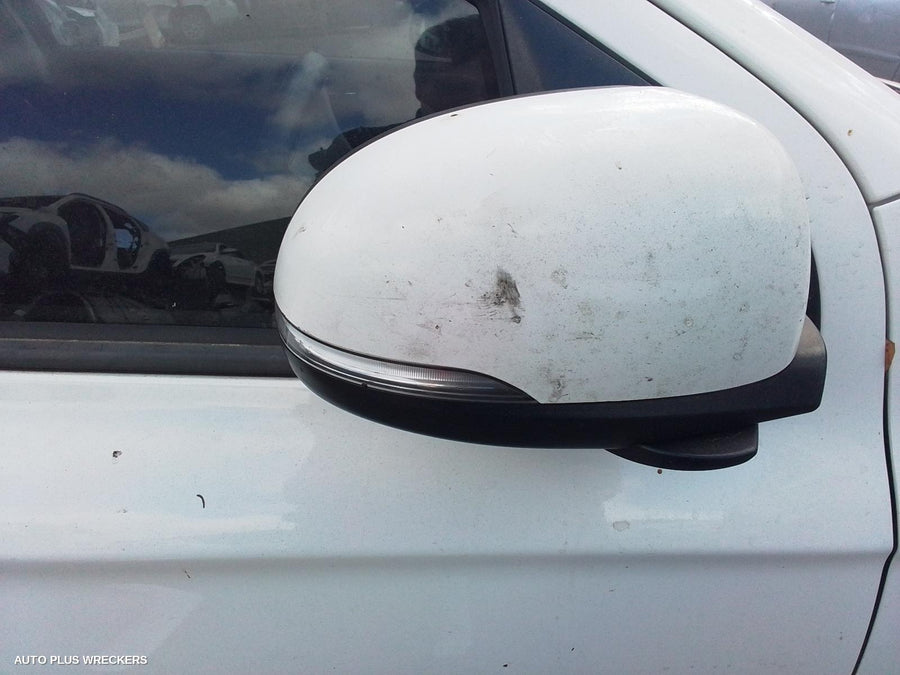 2013 Hyundai I20 Left Front Door